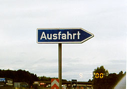 Kaikki tiet viev�t Ausfahrtiin.